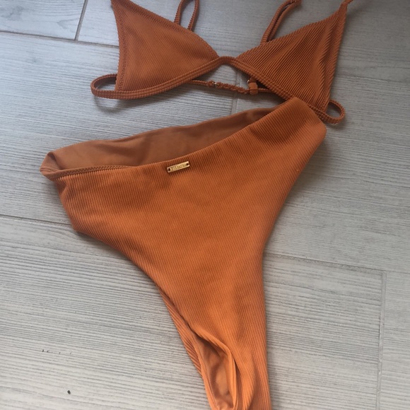 Ribbed La Hana High waisted Bikini - Picture 2 of 3